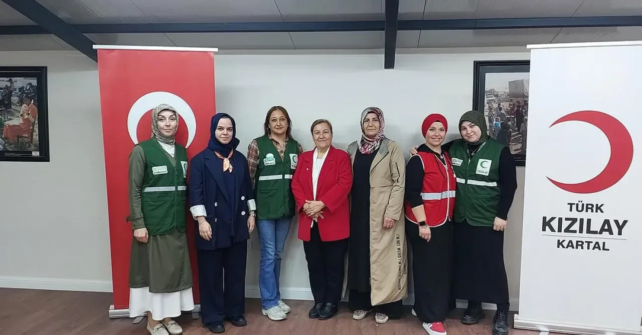 Kartal'da Yeşilay ve Kızılay Kadın Komisyonları Kızılay Haftası'nda Bir Araya Geldi Kartal'da Yeşilay ve Kızılay Kadın Komisyonları Kızılay Haftası'nda Bir Araya Geldi