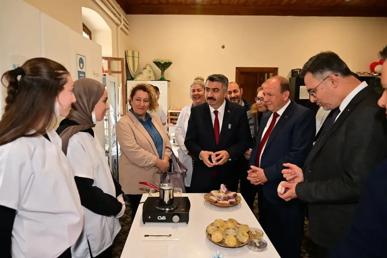 Bursa'da Hamidiye Tarım Lisesi'nde Eğitim ve Tarımın Geleceği Masaya Yatırıldı Bursa'da Hamidiye Tarım Lisesi'nde Eğitim ve Tarımın Geleceği Masaya Yatırıldı