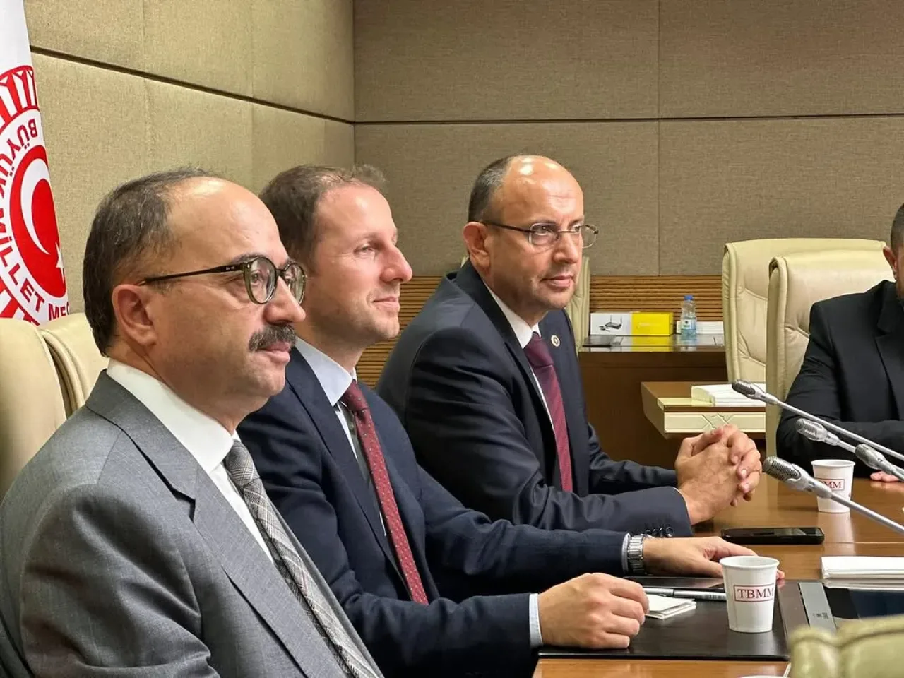 AK Parti Bursa Milletvekili Ahmet Kılıç, Kestel Muhtarlarıyla Mecliste Bir Araya Geldi AK Parti Bursa Milletvekili Ahmet Kılıç, Kestel Muhtarlarıyla Mecliste Bir Araya Geldi