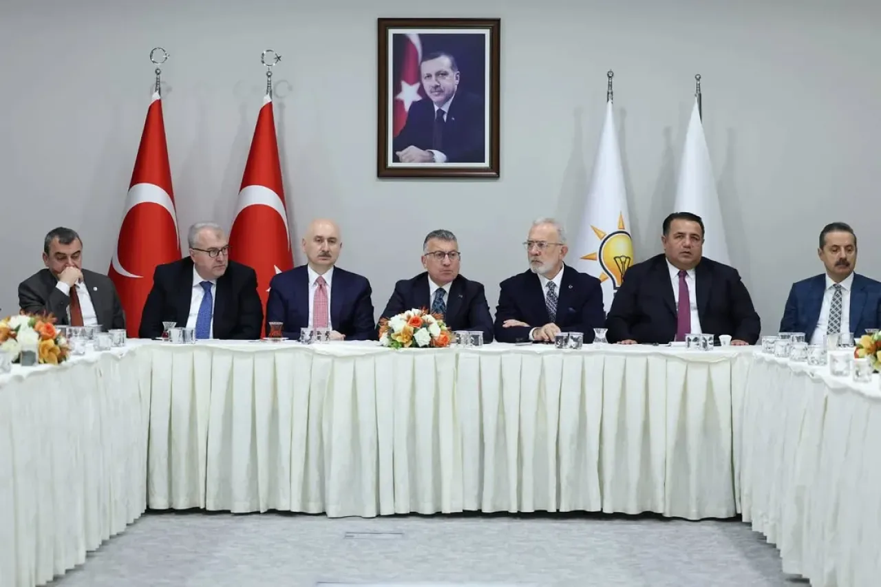 AK Parti'de Milletvekilleri ile İstişare ve Değerlendirme Toplantısı Yapıldı AK Parti'de Milletvekilleri ile İstişare ve Değerlendirme Toplantısı Yapıldı