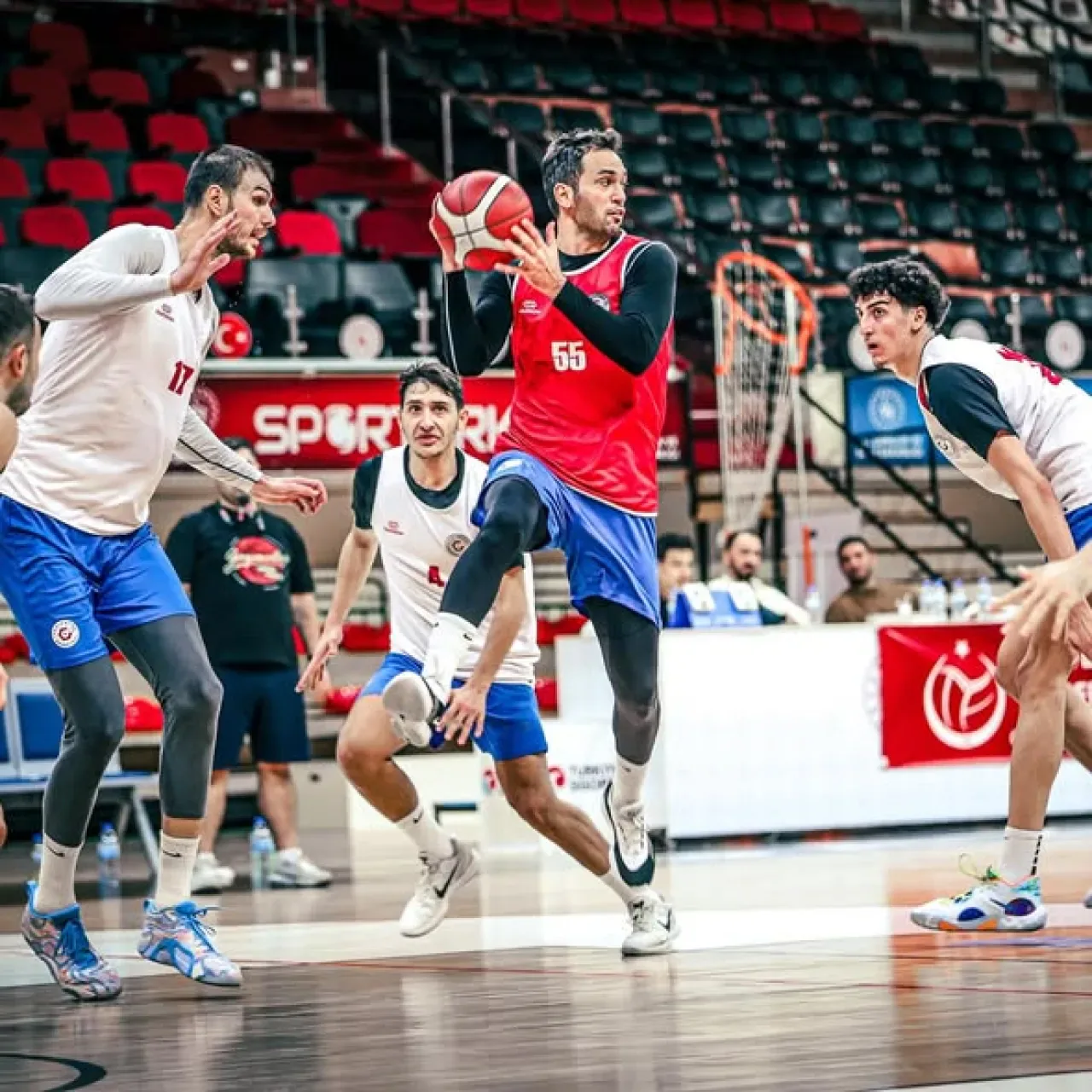 Gaziantep Basketbol Takımı Hafta Sonu Hazırlıklarına Hız Kesmeden Devam Ediyor Gaziantep Basketbol Takımı Hafta Sonu Hazırlıklarına Hız Kesmeden Devam Ediyor