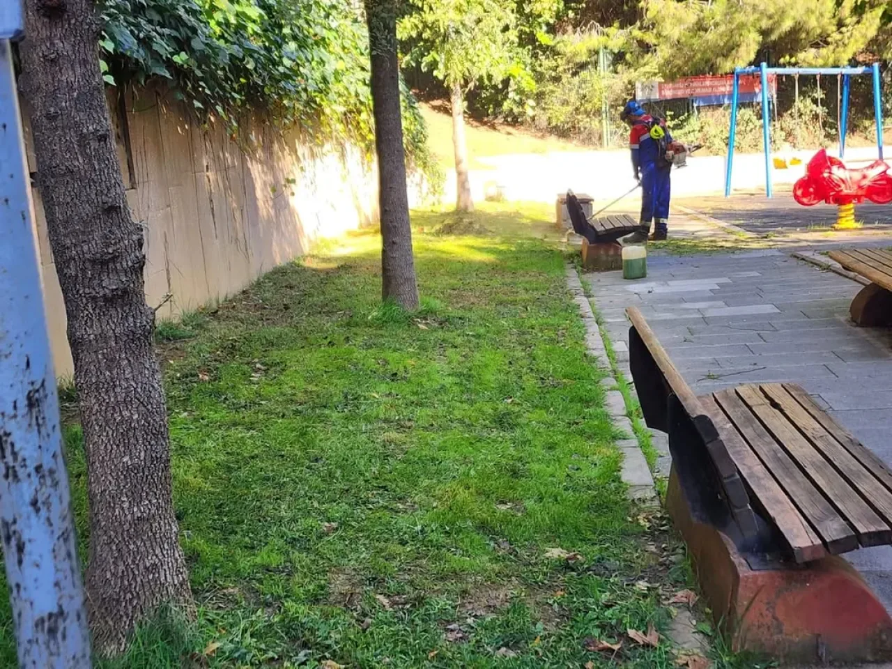Kâğıthane'de Yeşil Alanların Bakımı Tüm Hızıyla Sürüyor Kâğıthane'de Yeşil Alanların Bakımı Tüm Hızıyla Sürüyor