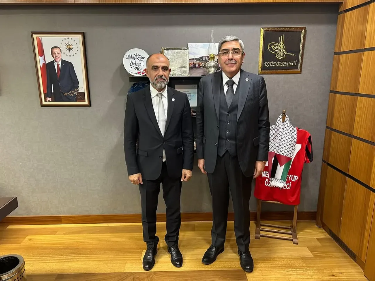 AK Partili Milletvekili Özkeçeci, Nizip'te Parti İlçe Başkanını Ziyaret Etti AK Partili Milletvekili Özkeçeci, Nizip'te Parti İlçe Başkanını Ziyaret Etti