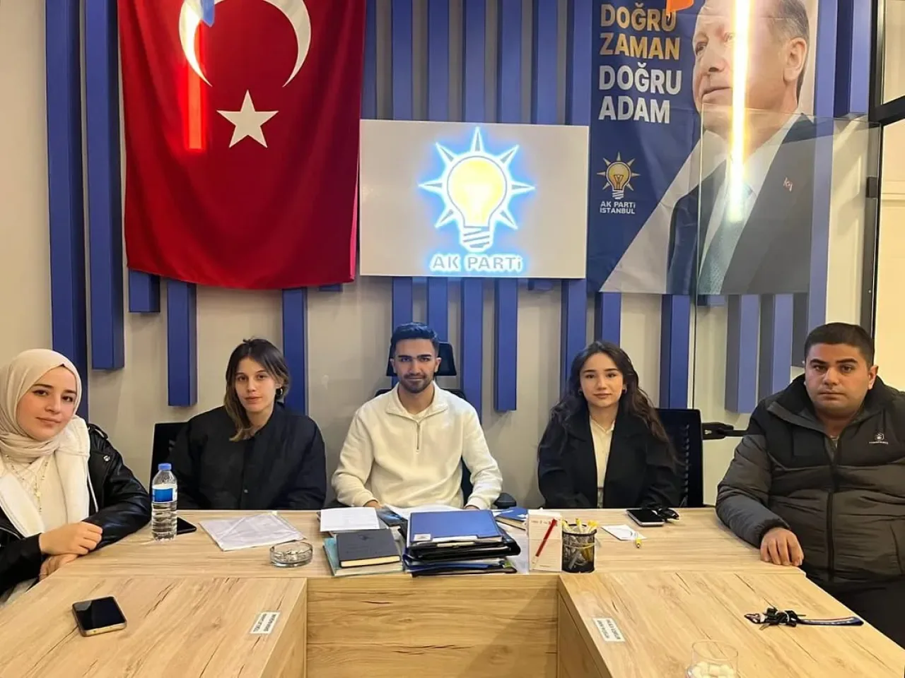 AK Parti Gaziosmanpaşa Gençlik Kolları'ndan Haftalık Olağan Toplantı AK Parti Gaziosmanpaşa Gençlik Kolları'ndan Haftalık Olağan Toplantı