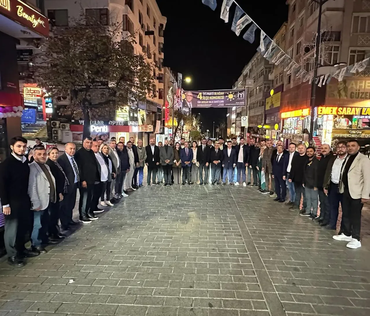 İYİ Parti'nin İstanbul'daki İlçe Başkanlıklarında Ziyaret ve Görev Devri İYİ Parti'nin İstanbul'daki İlçe Başkanlıklarında Ziyaret ve Görev Devri