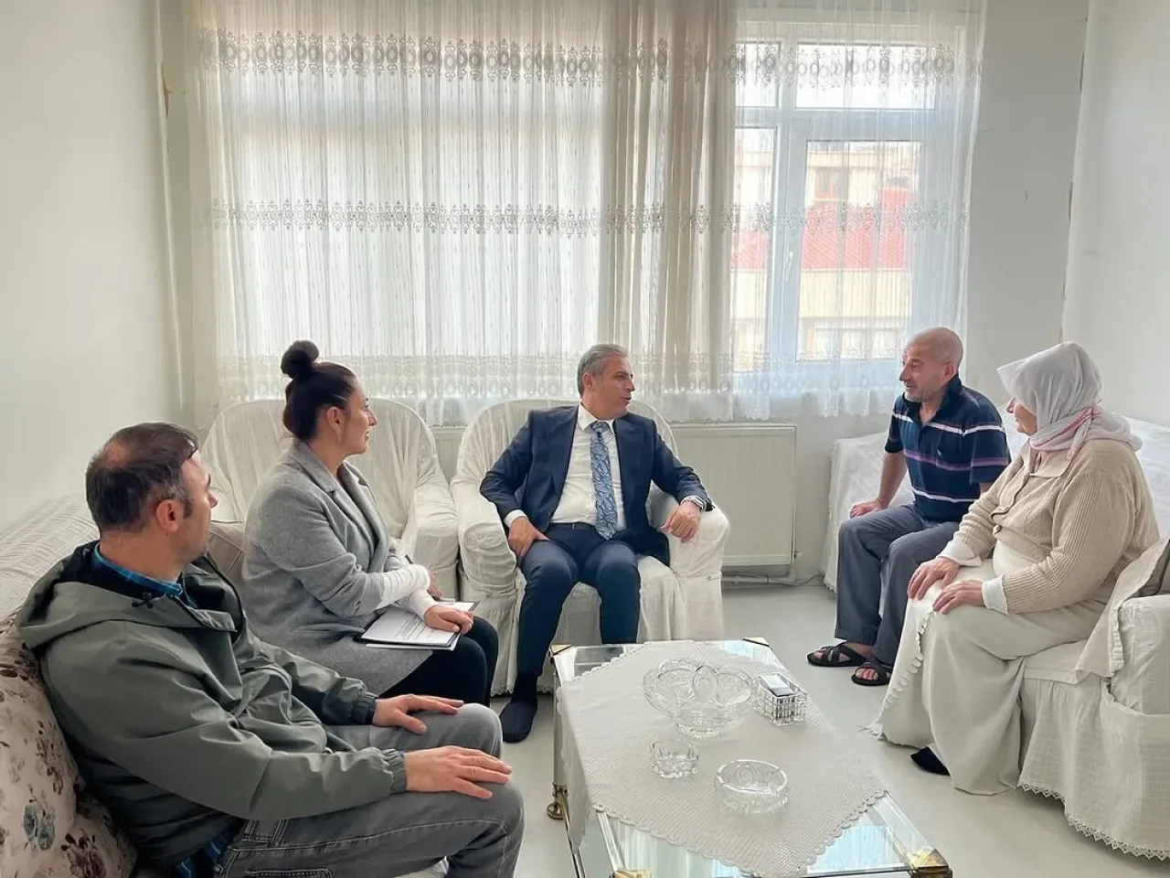 Kadıköy Kaymakamı Muhittin Pamuk, "Ailemiz İstanbul" Projesi Kapsamında Vatandaşları Evlerinde Ziyaret Etti Kadıköy Kaymakamı Muhittin Pamuk, "Ailemiz İstanbul" Projesi Kapsamında Vatandaşları Evlerinde Ziyaret Etti