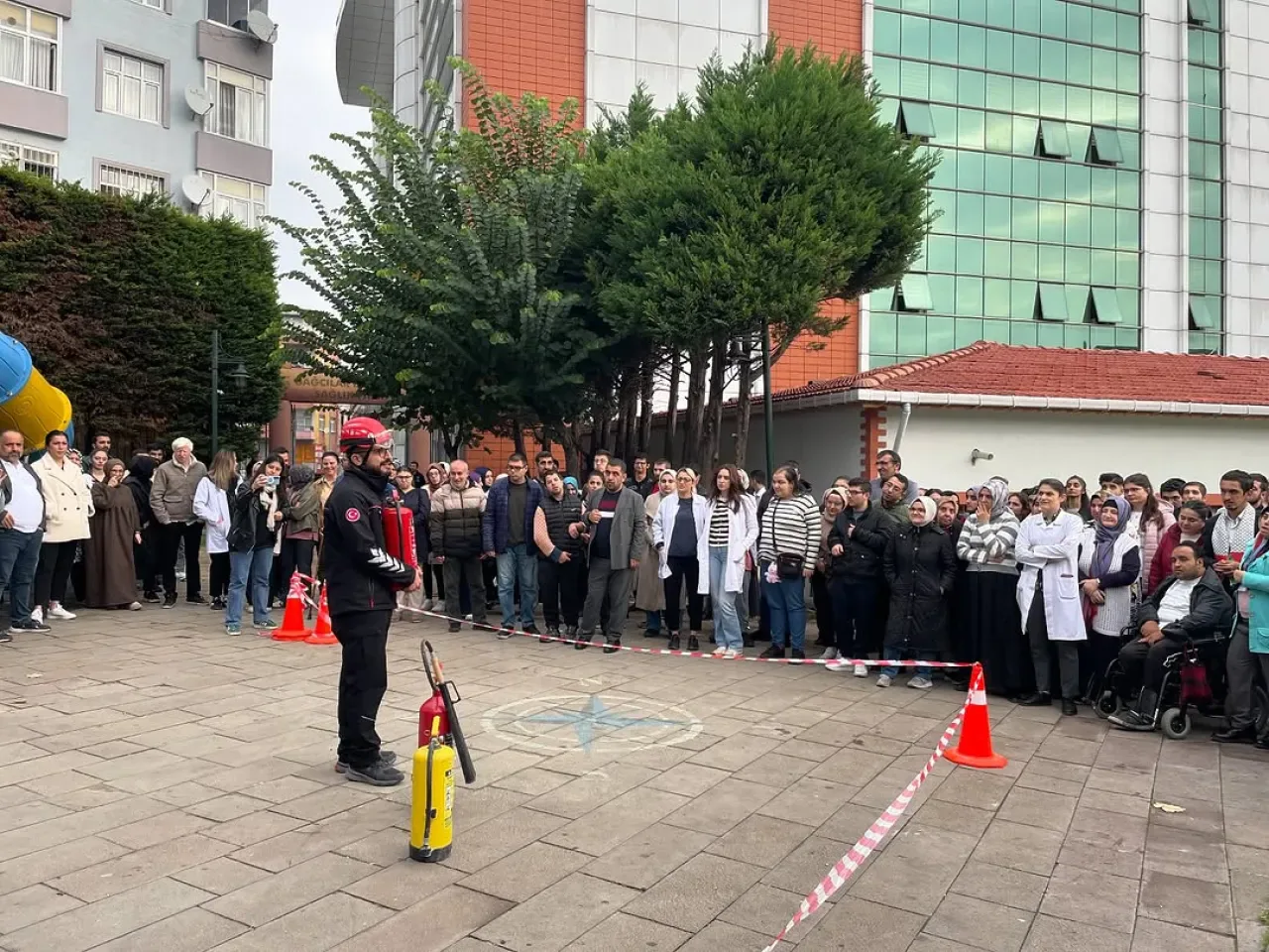 Feyzullah Kıyıklık Engelliler Sarayı'nda Yangın Tatbikatı Yapıldı Feyzullah Kıyıklık Engelliler Sarayı'nda Yangın Tatbikatı Yapıldı