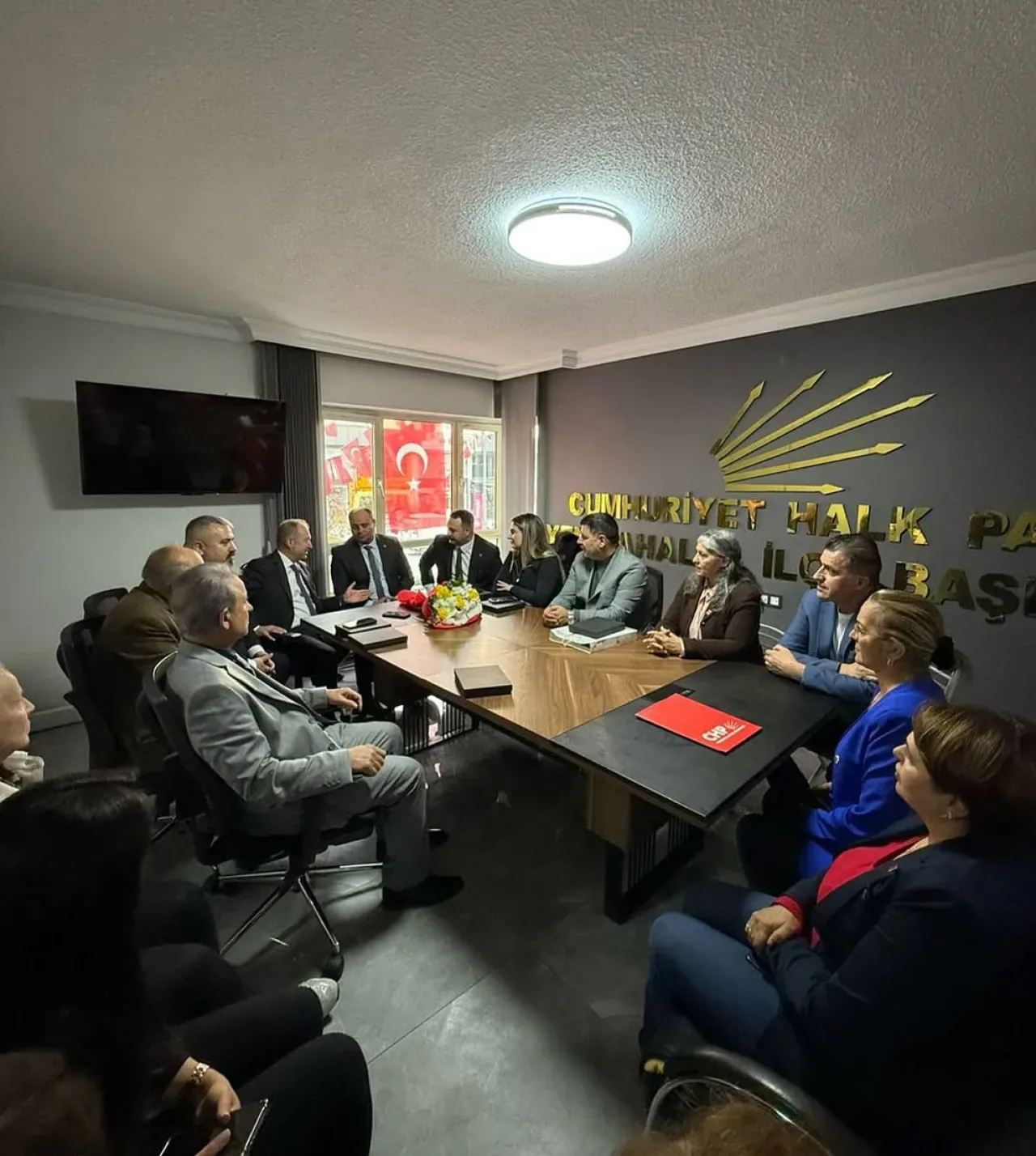 CHP'de Yenimahalle İlçe Başkanlığı'na Ziyaret CHP'de Yenimahalle İlçe Başkanlığı'na Ziyaret