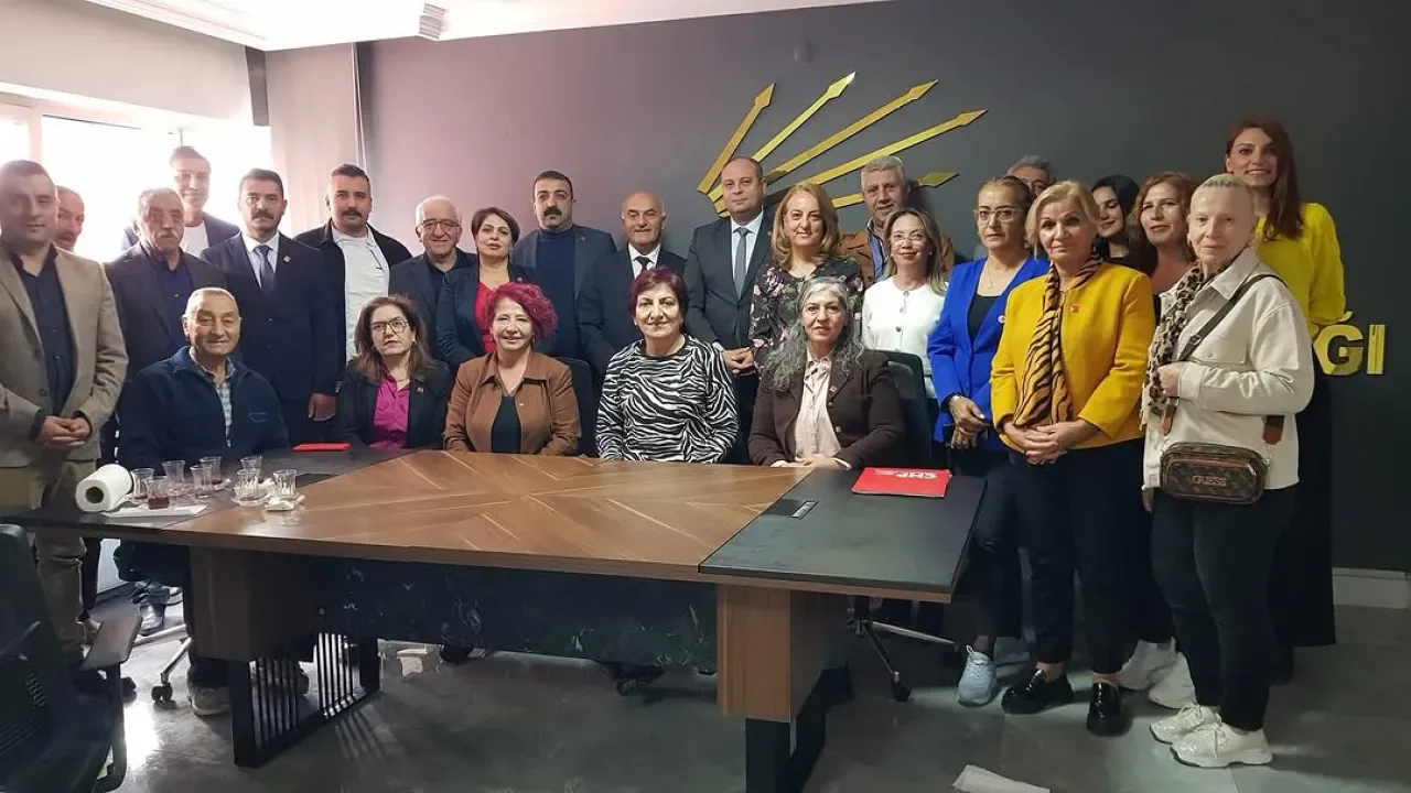 CHP Yenimahalle İlçe Başkanlığı'na Ziyaret CHP Yenimahalle İlçe Başkanlığı'na Ziyaret