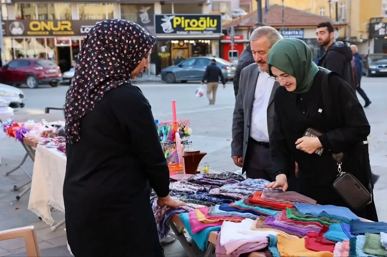 Akyurtlu Kadınlar Gazze İçin Dayanışma Pazarı Düzenledi Akyurtlu Kadınlar Gazze İçin Dayanışma Pazarı Düzenledi