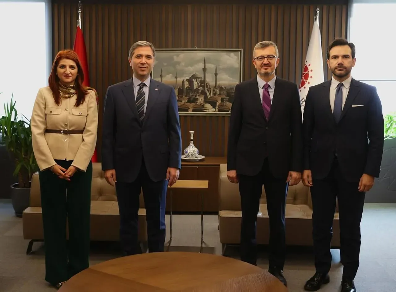 AK Partili Sırakaya'dan Dış Politika ve Stratejik İletişim Görüşmesi AK Partili Sırakaya'dan Dış Politika ve Stratejik İletişim Görüşmesi
