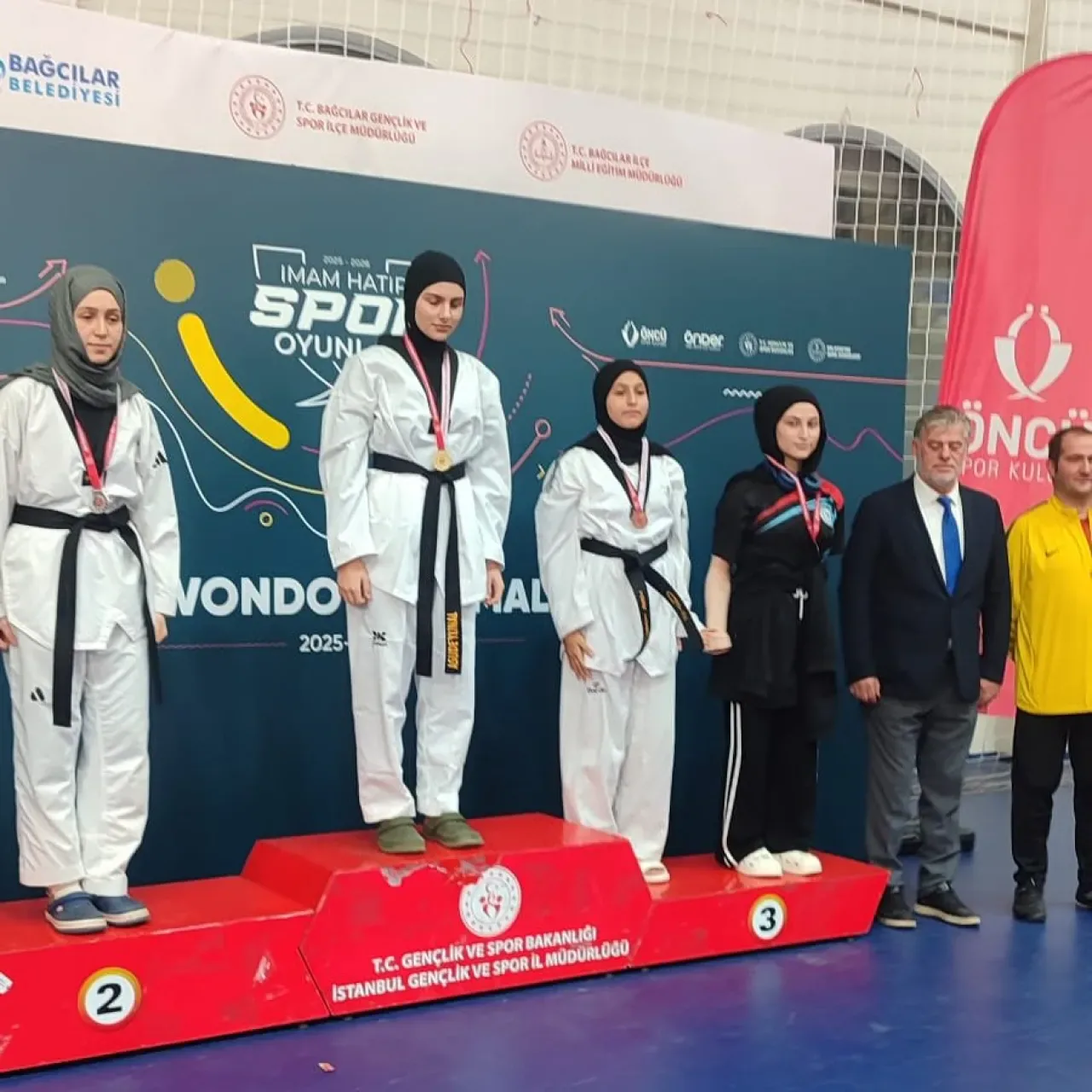 Sultangazili Genç Sporcu İrem Havva Çaylak'tan Taekwondo'da Büyük Başarı Sultangazili Genç Sporcu İrem Havva Çaylak'tan Taekwondo'da Büyük Başarı