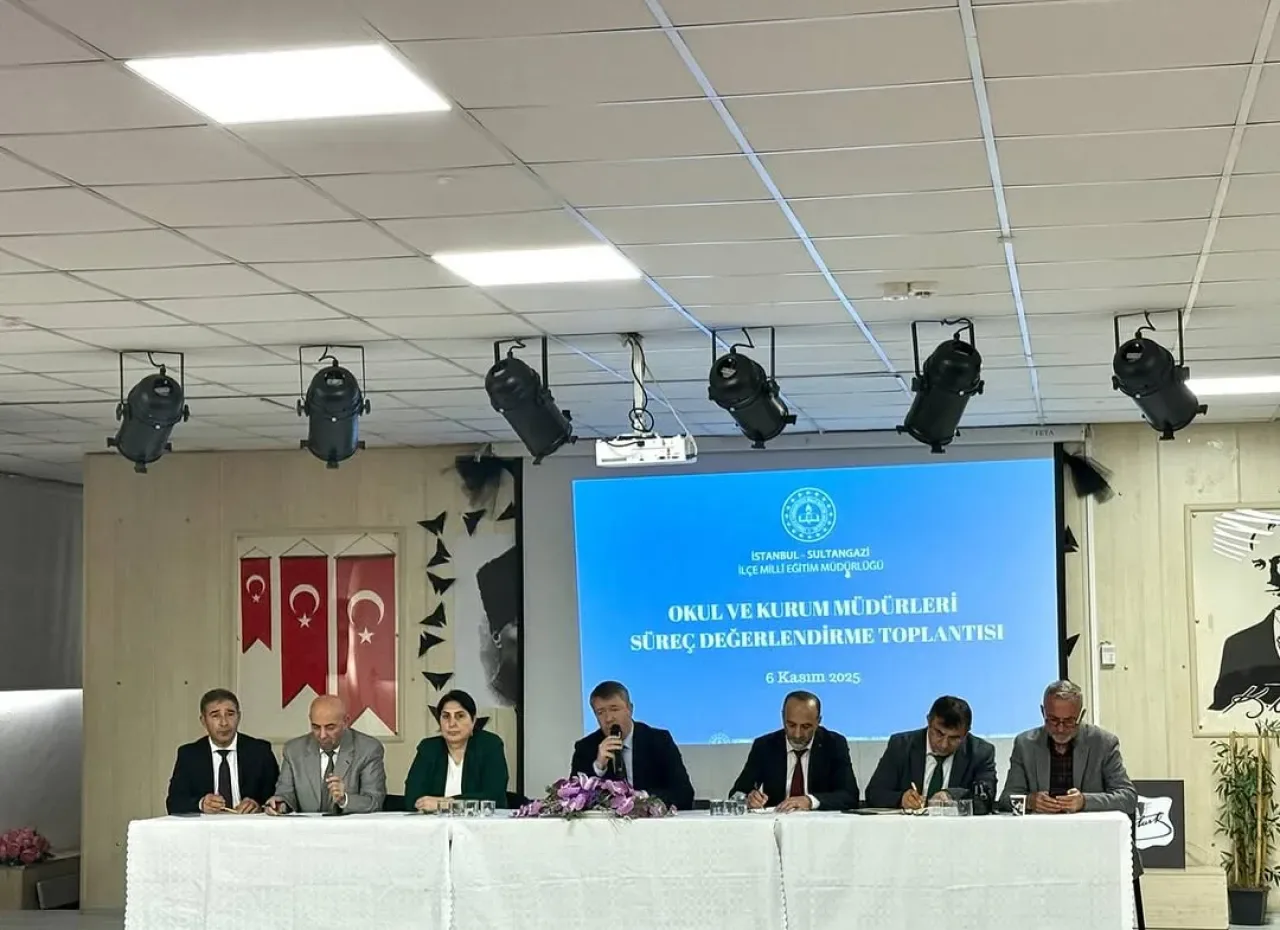 Sultangazi'de Eğitim Yöneticileri İle Bir Araya Geldi Sultangazi'de Eğitim Yöneticileri İle Bir Araya Geldi