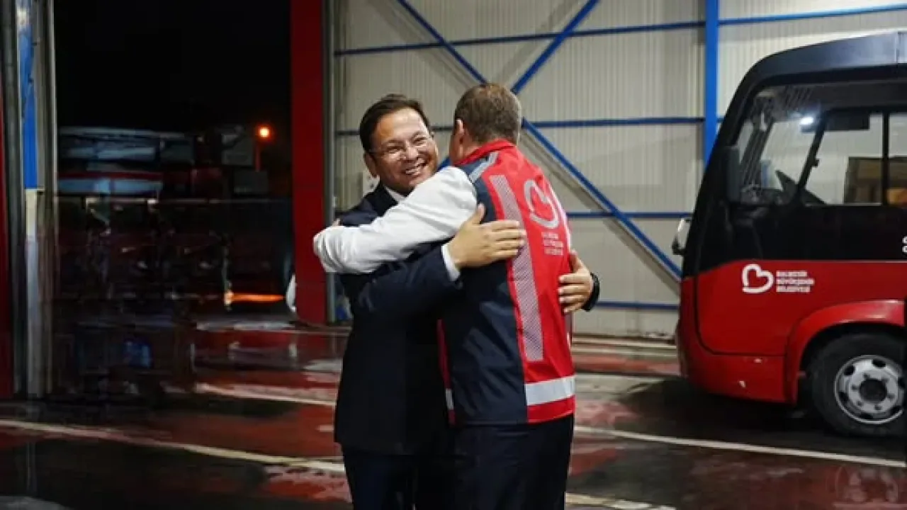 Sındırgı Belediyesi ve Büyükşehir Belediye Başkanı Ahmet Akın, İtfaiyecileri Ziyaret Etti Sındırgı Belediyesi ve Büyükşehir Belediye Başkanı Ahmet Akın, İtfaiyecileri Ziyaret Etti