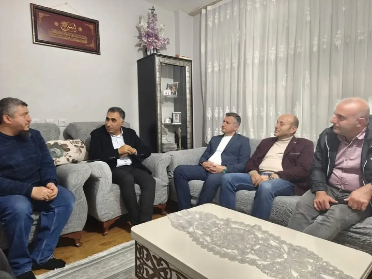 AK Parti Arnavutköy İlçe Başkanlığı, İslambey Mahallesi'nde Aile Ziyareti Gerçekleştirdi AK Parti Arnavutköy İlçe Başkanlığı, İslambey Mahallesi'nde Aile Ziyareti Gerçekleştirdi