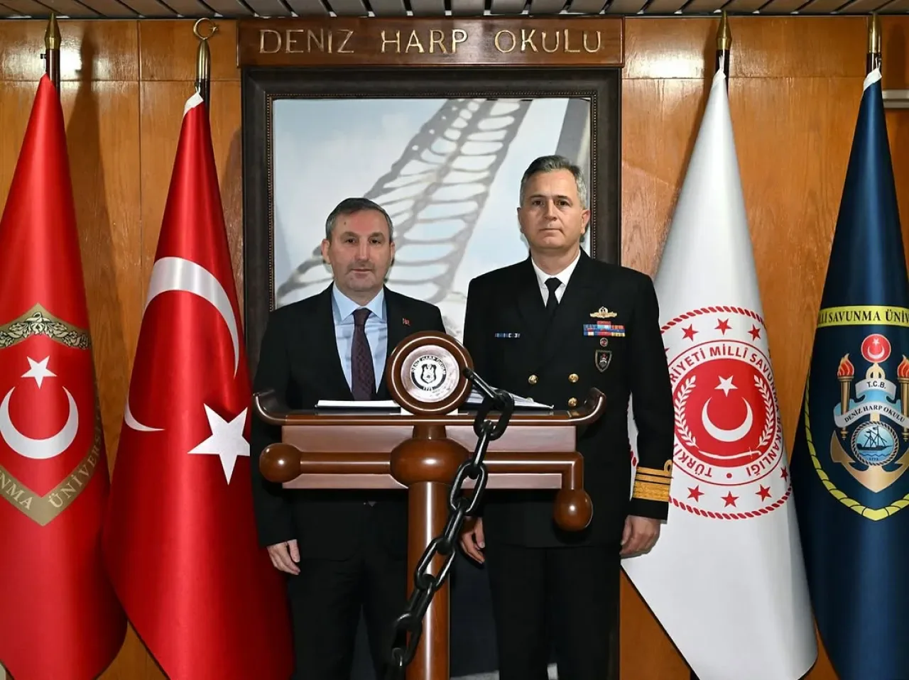 İstanbul Sultanbeyli Belediye Başkanı Tombaş, Deniz Harp Okulu Komutanını Ziyaret Etti İstanbul Sultanbeyli Belediye Başkanı Tombaş, Deniz Harp Okulu Komutanını Ziyaret Etti