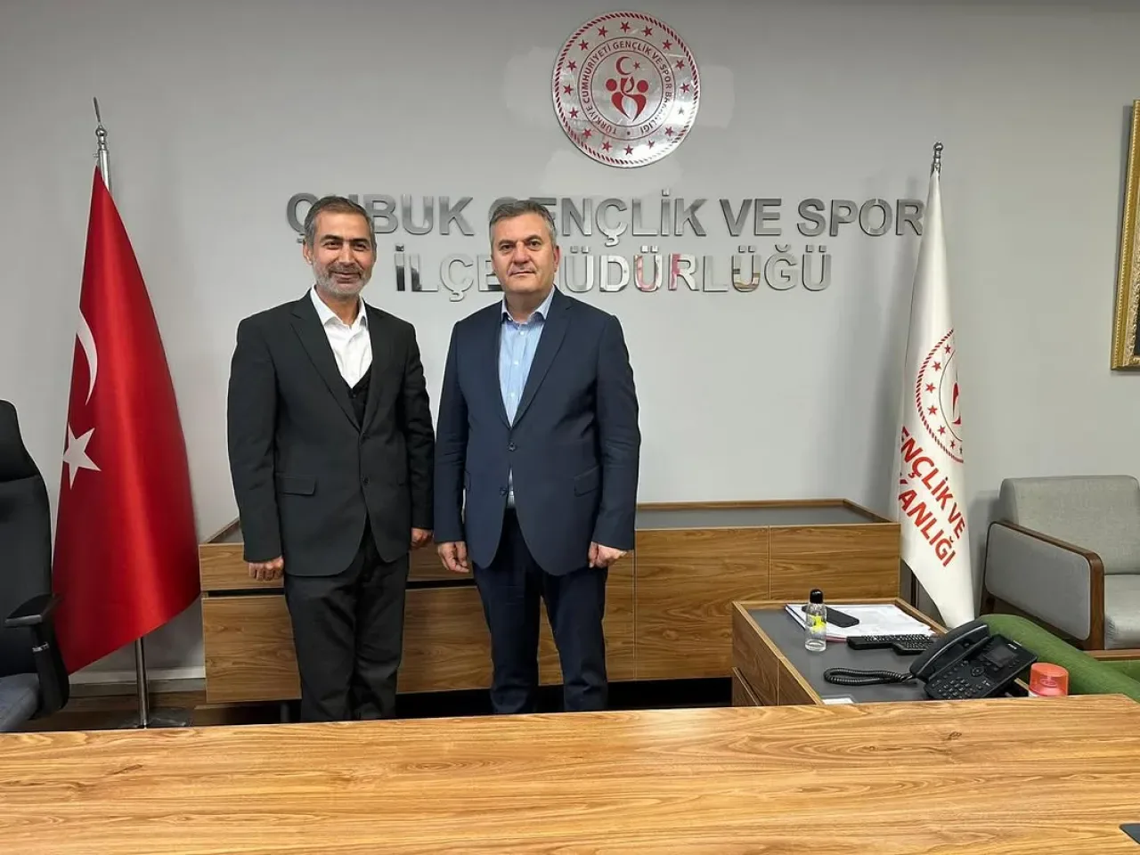 Çubuk Belediye Başkanı Demirbaş, Yeni Spor Müdürü Kırbayır'ı Ziyaret Etti Çubuk Belediye Başkanı Demirbaş, Yeni Spor Müdürü Kırbayır'ı Ziyaret Etti