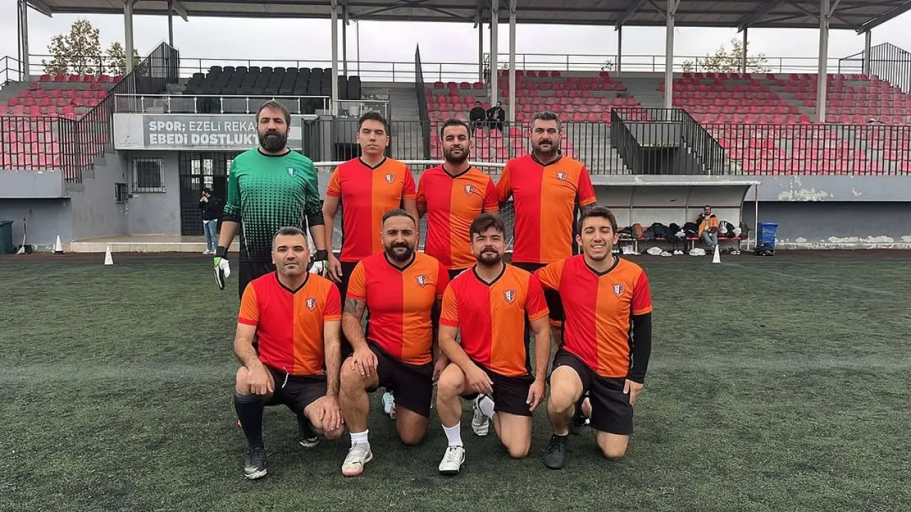 Sancaktepe'de Öğretmenler Günü Futbol ve Voleybol Turnuvaları Coşkuyla Sürüyor Sancaktepe'de Öğretmenler Günü Futbol ve Voleybol Turnuvaları Coşkuyla Sürüyor
