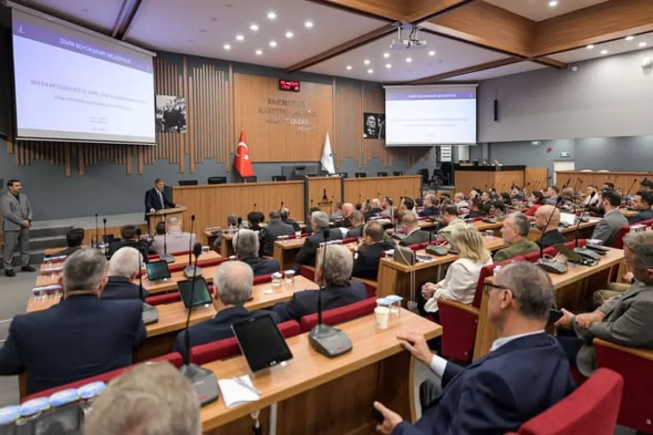 İzmir'de Sürdürülebilir Atık Yönetimi İçin 30 İlçe Belediyesi ile İş Birliği İzmir'de Sürdürülebilir Atık Yönetimi İçin 30 İlçe Belediyesi ile İş Birliği
