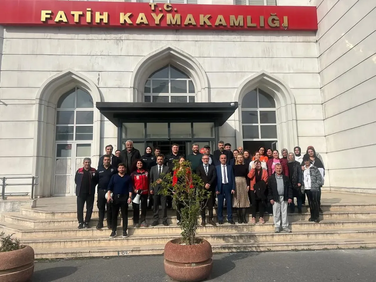 Fatih'te İdari Personel İçin Deprem Tatbikatı Düzenlendi Fatih'te İdari Personel İçin Deprem Tatbikatı Düzenlendi