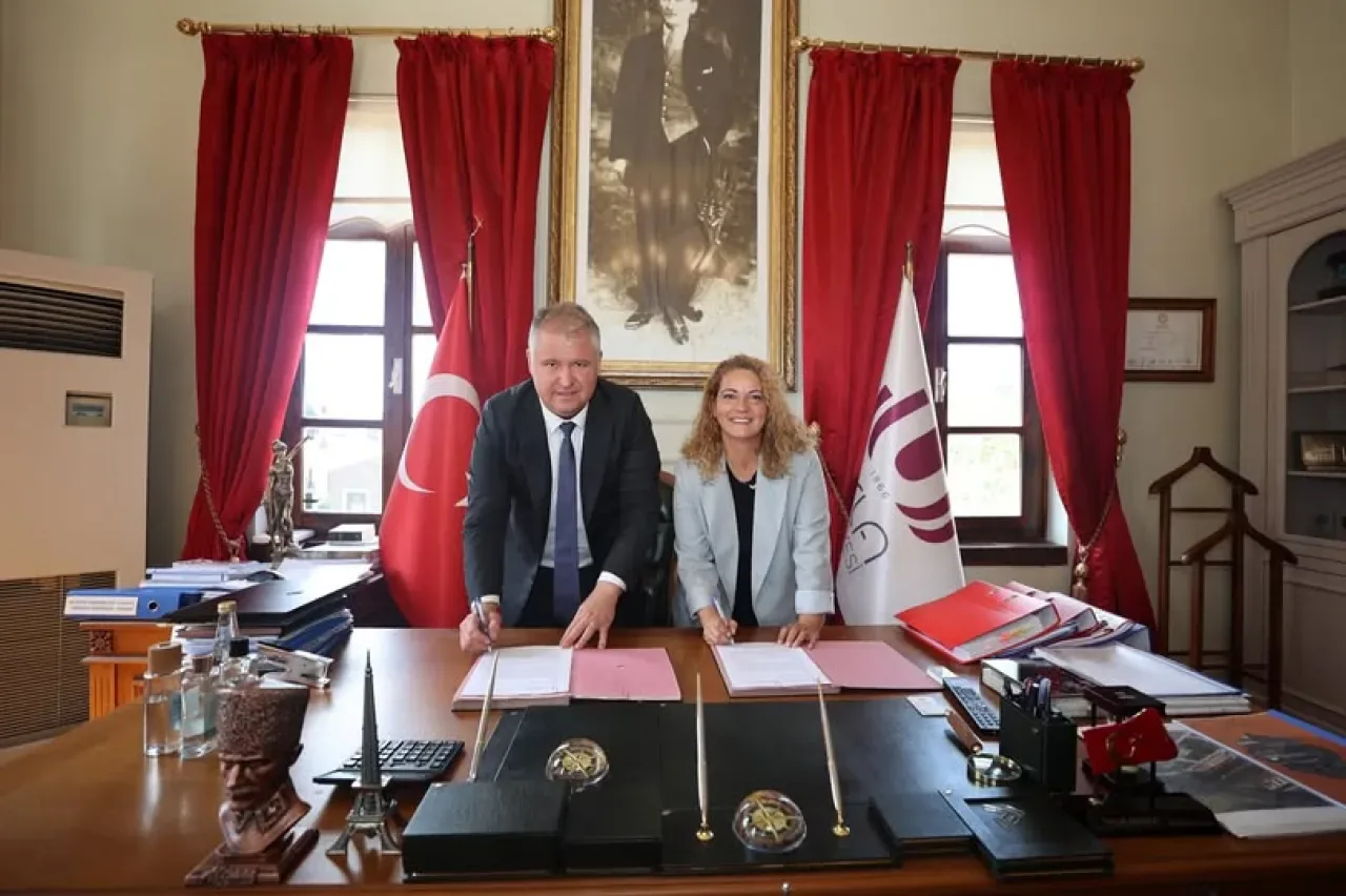 İzmir Urla Belediyesi'nden Kadın Kooperatifine Destek Protokolü İzmir Urla Belediyesi'nden Kadın Kooperatifine Destek Protokolü