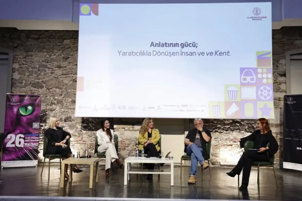 26. Uluslararası İzmir Kısa Film Festivali'nde "Anlatımın Gücü" Paneli Düzenlendi 26. Uluslararası İzmir Kısa Film Festivali'nde "Anlatımın Gücü" Paneli Düzenlendi