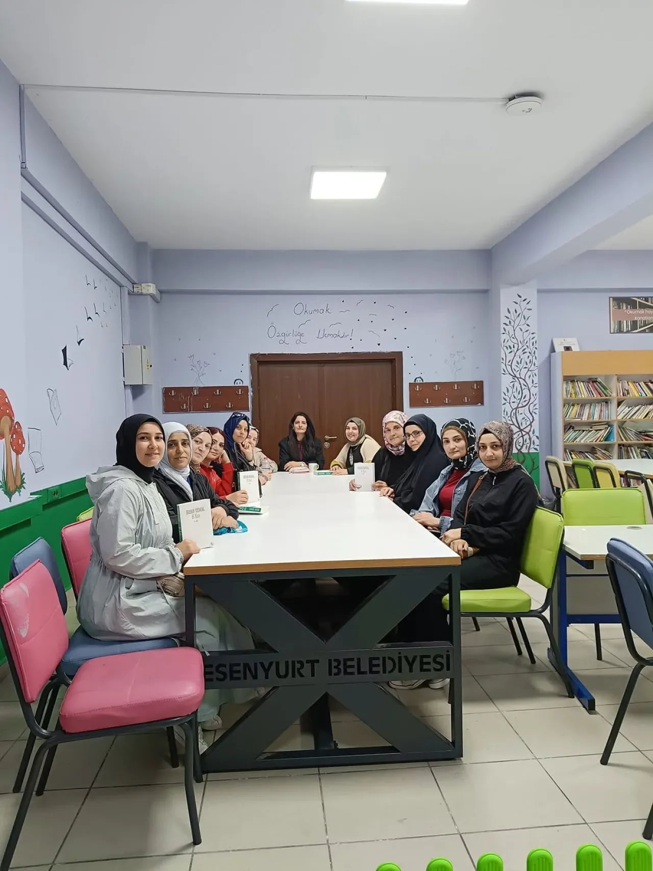 Esenyurt'ta Velilere Yönelik Kitap Tahlili ve Yazarlık Atölyesi Düzenlendi Esenyurt'ta Velilere Yönelik Kitap Tahlili ve Yazarlık Atölyesi Düzenlendi