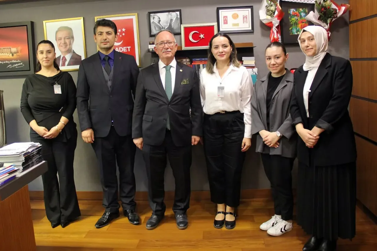 Antalya'da Tarım ve Orman Bakanlığı'ndan Atama Bekleyen Meslek Mensupları Milletvekili'ne Derdini Anlattı Antalya'da Tarım ve Orman Bakanlığı'ndan Atama Bekleyen Meslek Mensupları Milletvekili'ne Derdini Anlattı