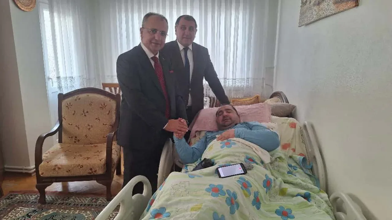 Ümraniye Kaymakamı Yüksel Çelik, Vatandaşı Evinde Ziyaret Etti Ümraniye Kaymakamı Yüksel Çelik, Vatandaşı Evinde Ziyaret Etti
