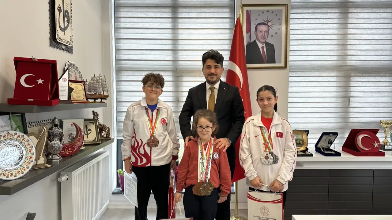 Gaziosmanpaşalı Öğrencilerden Dünya Karate Şampiyonasında Büyük Başarı Gaziosmanpaşalı Öğrencilerden Dünya Karate Şampiyonasında Büyük Başarı