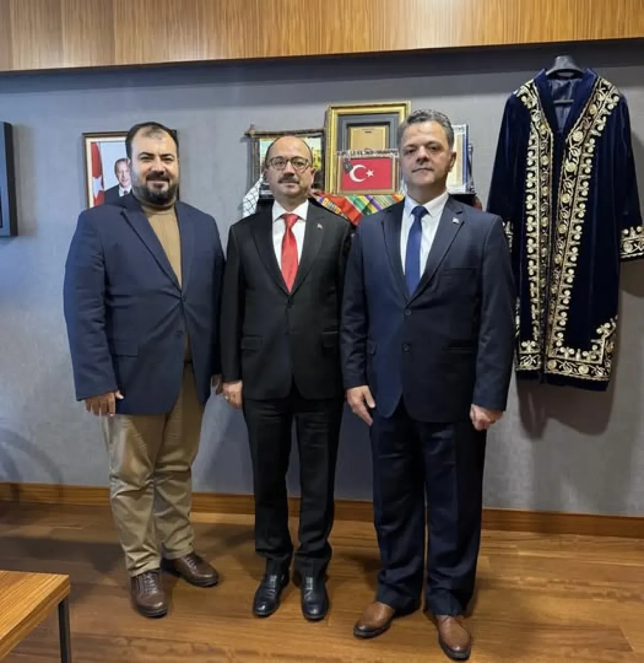AK Partili Mesten'den Esnaf ve Gazeteci Ziyaretleri İçin Teşekkür AK Partili Mesten'den Esnaf ve Gazeteci Ziyaretleri İçin Teşekkür