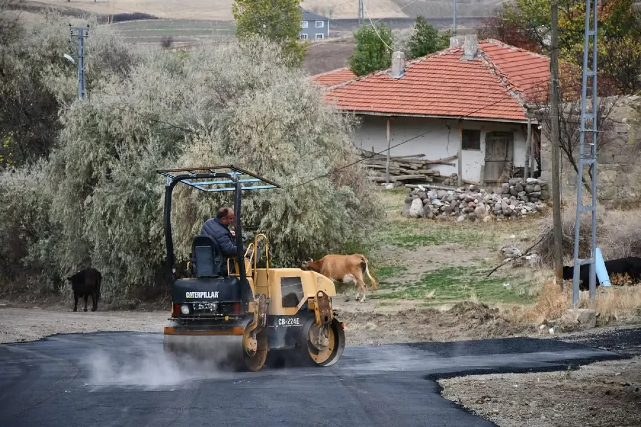 Kalecik'te Yılanlı Mahallesi'nde Asfalt Çalışması Kalecik'te Yılanlı Mahallesi'nde Asfalt Çalışması