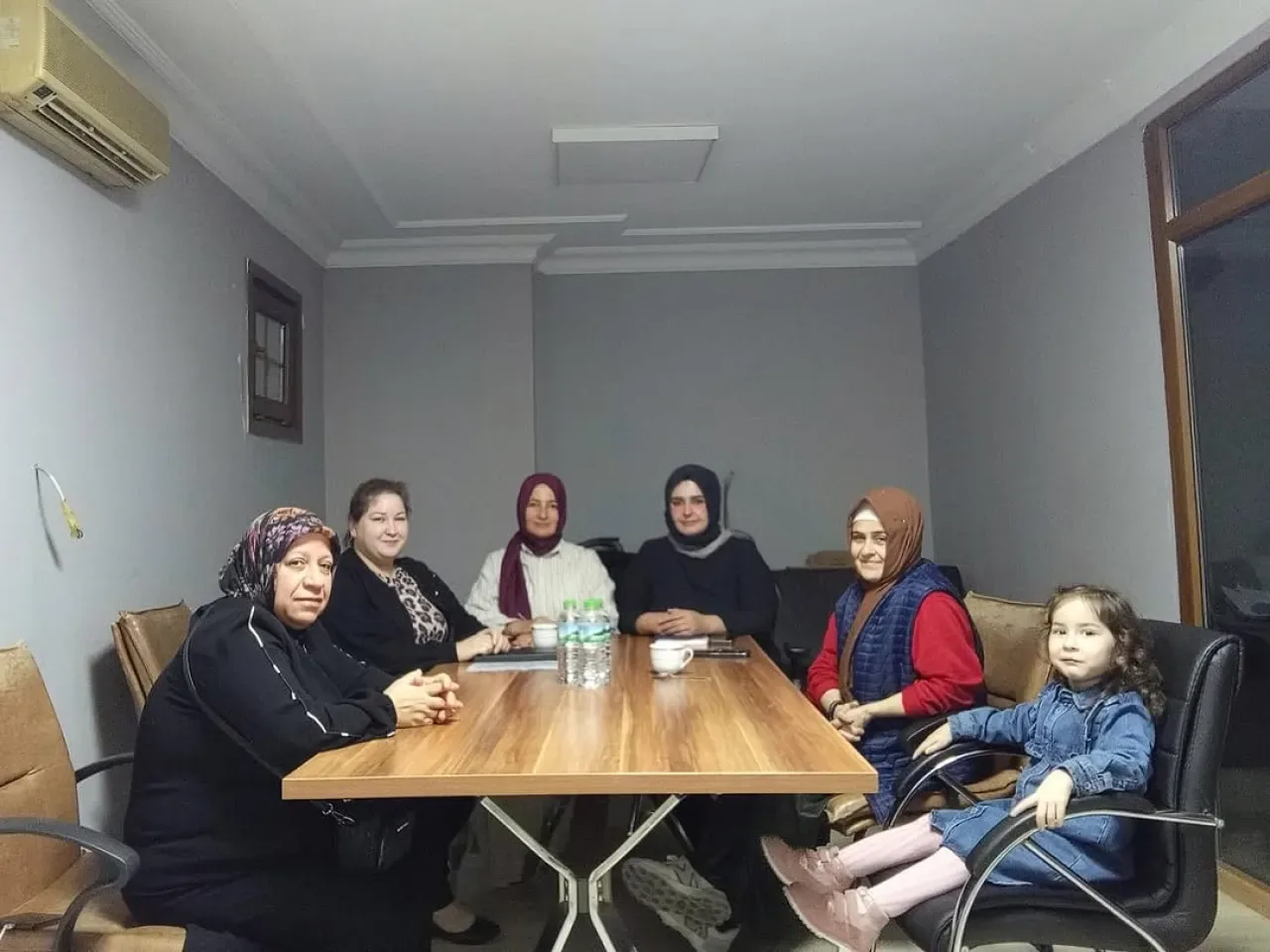 AK Parti Üsküdar Kadın Kolları Mahalle Toplantıları ile Çalışmalarını Değerlendirdi AK Parti Üsküdar Kadın Kolları Mahalle Toplantıları ile Çalışmalarını Değerlendirdi