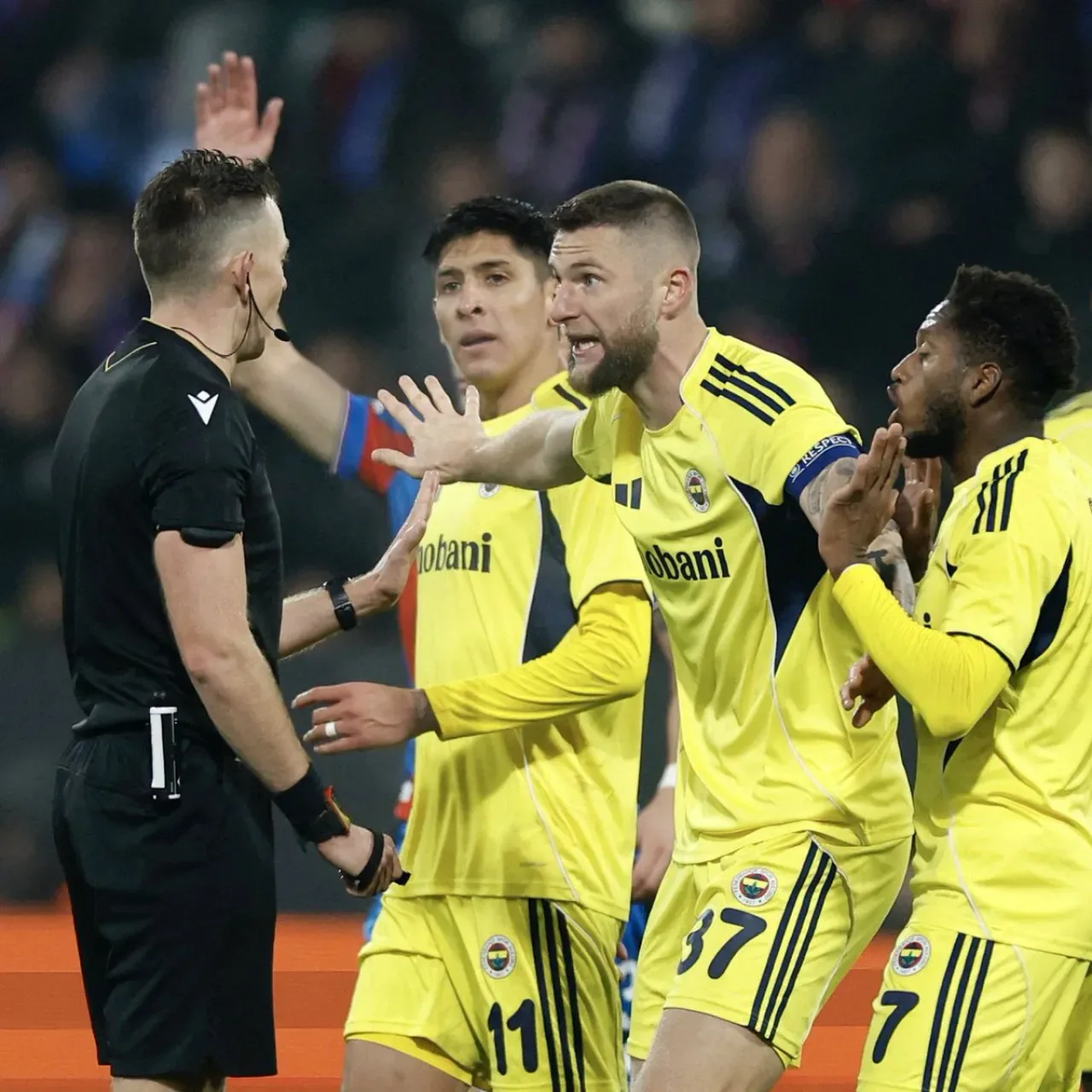 <h1>Skriniar'dan Penaltı İtirafı: "Gördüğüm Kadarıyla Net Penaltıydı"</h1> <h1>Skriniar'dan Penaltı İtirafı: "Gördüğüm Kadarıyla Net Penaltıydı"</h1>