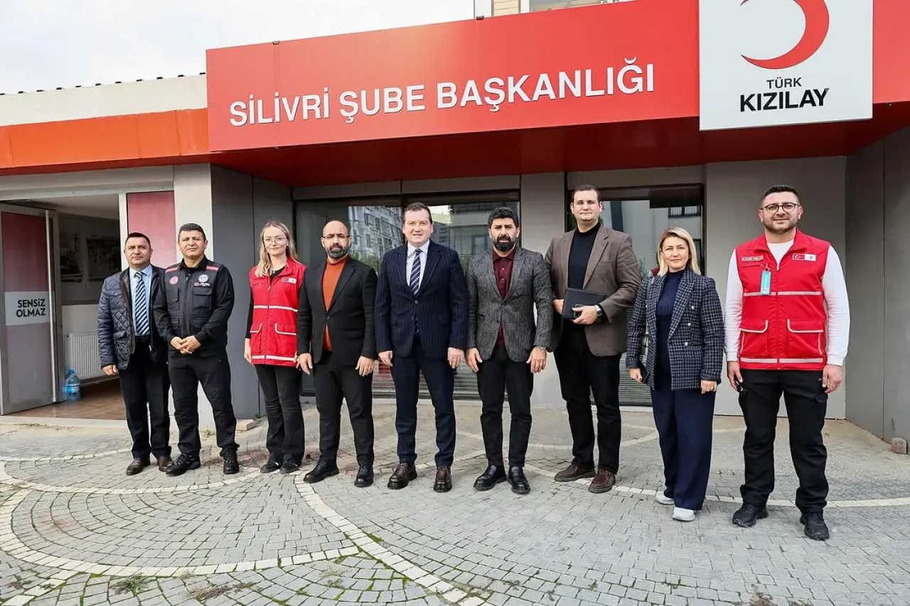 Silivri Belediye Başkanı Bora Balcıoğlu, Kızılay Haftası'nda Şube Ziyaretinde Bulundu Silivri Belediye Başkanı Bora Balcıoğlu, Kızılay Haftası'nda Şube Ziyaretinde Bulundu