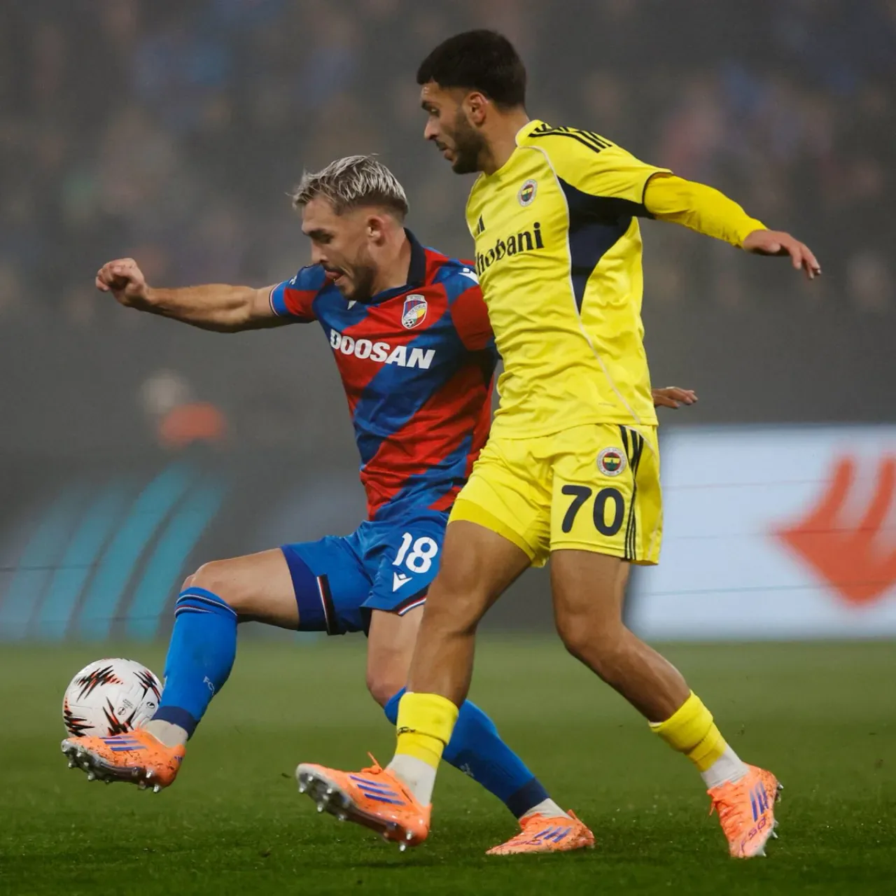 Fenerbahçe, Viktoria Plzen'de Sıkıntılı Beraberliğe Uzandı Fenerbahçe, Viktoria Plzen'de Sıkıntılı Beraberliğe Uzandı