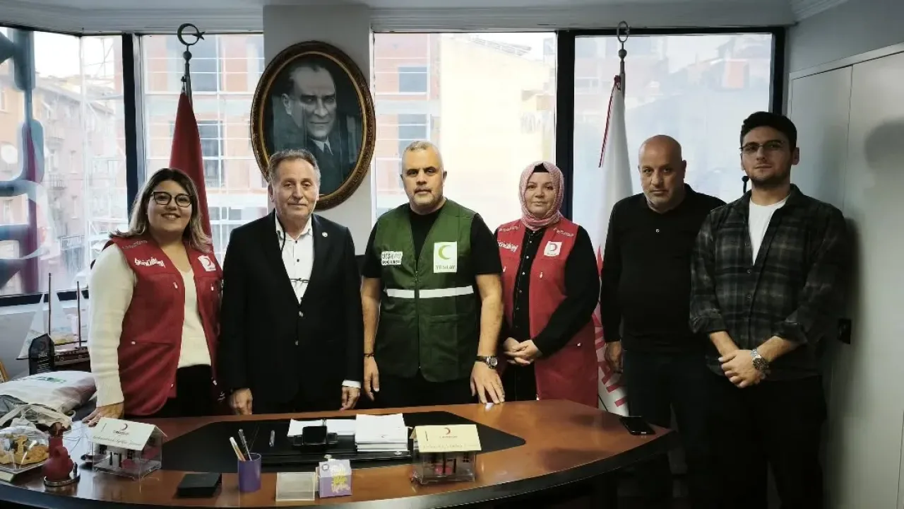 Yeşilay ve Kızılay Zeytinburnu Şubeleri İş Birliği İçin Bir Araya Geldi Yeşilay ve Kızılay Zeytinburnu Şubeleri İş Birliği İçin Bir Araya Geldi