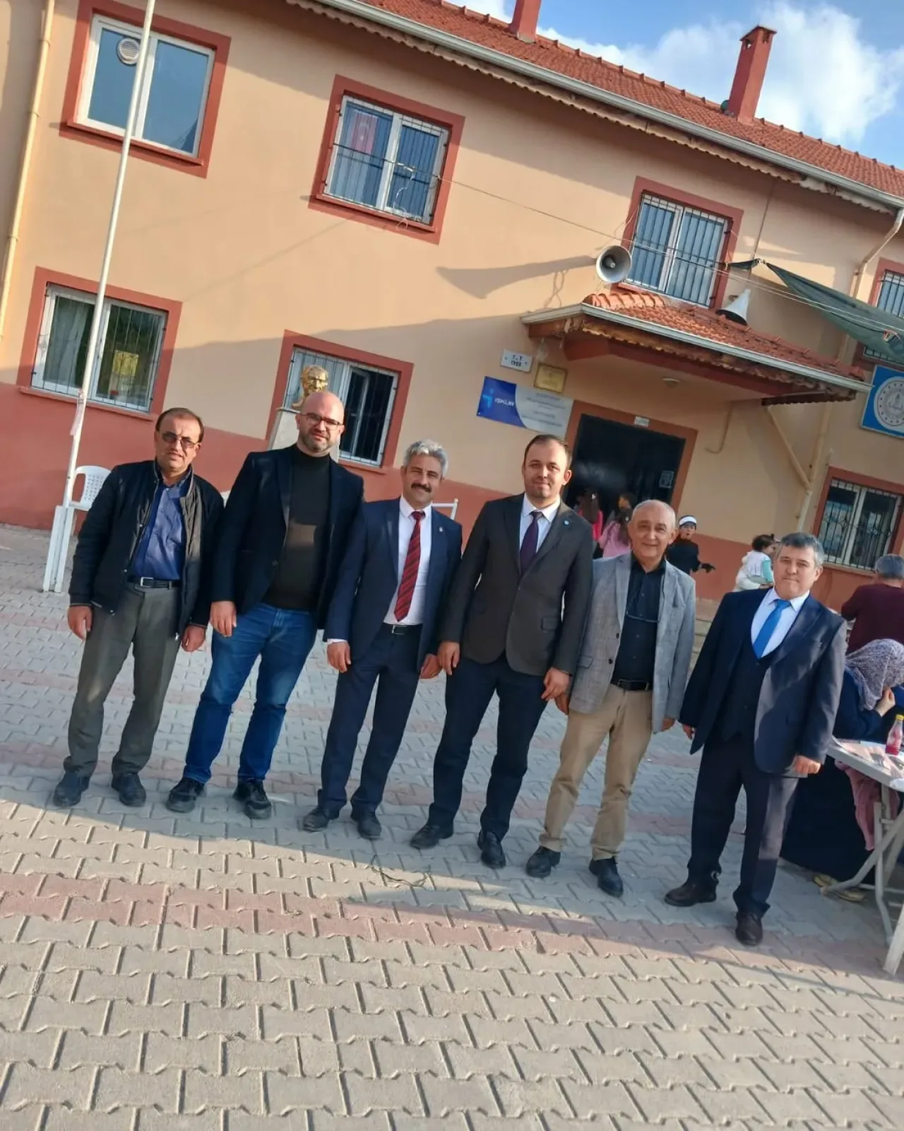 İYİ Parti Temsilcileri Korkuteli'nde Okul Kermesine Katılım Gösterdi İYİ Parti Temsilcileri Korkuteli'nde Okul Kermesine Katılım Gösterdi