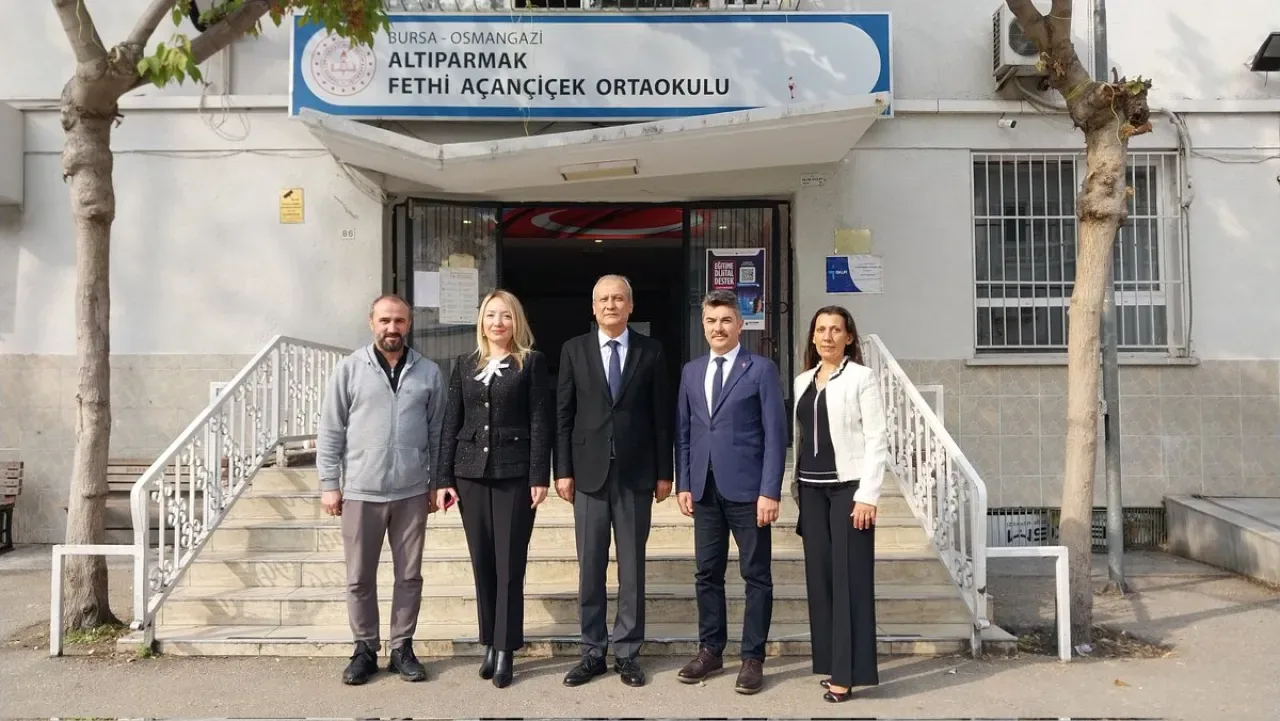 Bursa Osmangazi'de Altıparmak Fethi Açançiçek Ortaokulu Öğretmenleri ile Buluşma Bursa Osmangazi'de Altıparmak Fethi Açançiçek Ortaokulu Öğretmenleri ile Buluşma