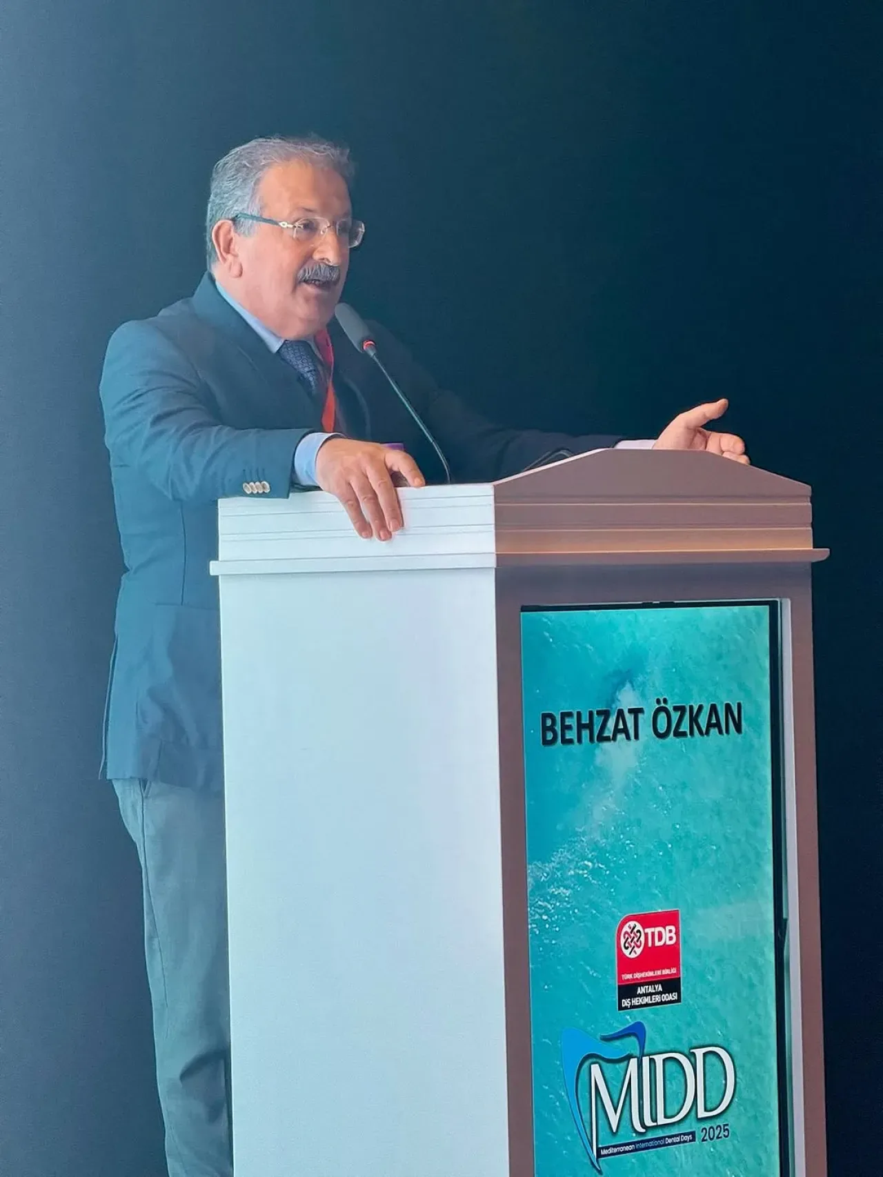 Antalya İl Sağlık Müdürü Prof. Dr. Behzat Özkan, Uluslararası Diş Hekimliği Kongresi'ne Katıldı Antalya İl Sağlık Müdürü Prof. Dr. Behzat Özkan, Uluslararası Diş Hekimliği Kongresi'ne Katıldı