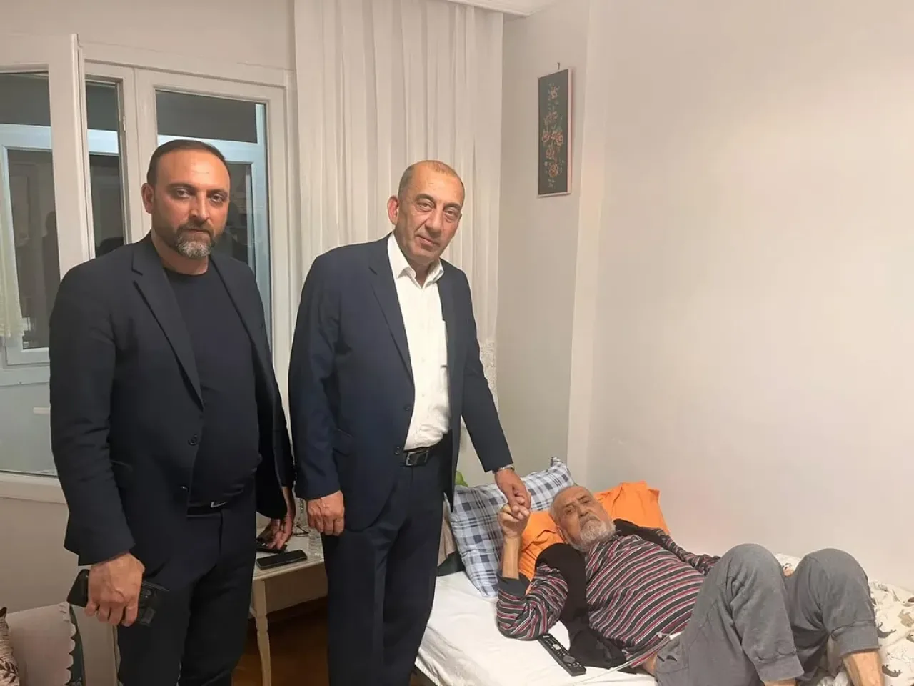 MHP'li Yöneticiler Ambarlı Mahallesi'nde Aile Ziyareti Gerçekleştirdi MHP'li Yöneticiler Ambarlı Mahallesi'nde Aile Ziyareti Gerçekleştirdi
