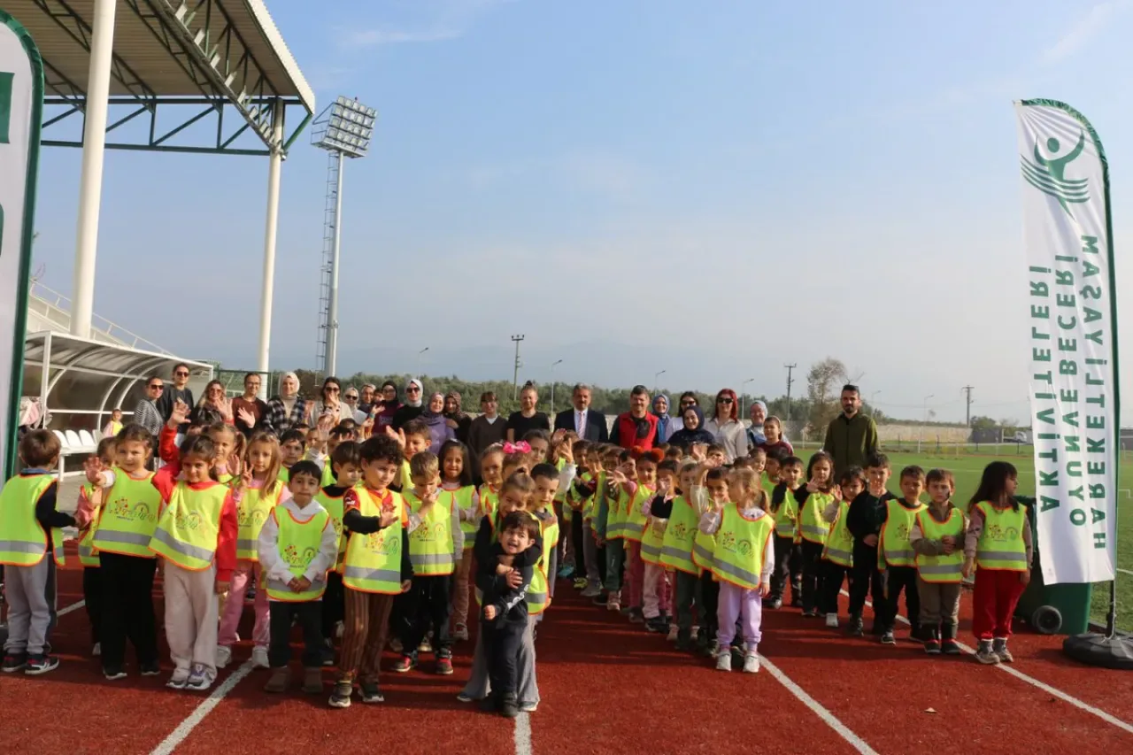 İznik'te Minik Öğrenciler Hareketli Yaşam ve Beceri Aktiviteleri ile Buluştu İznik'te Minik Öğrenciler Hareketli Yaşam ve Beceri Aktiviteleri ile Buluştu