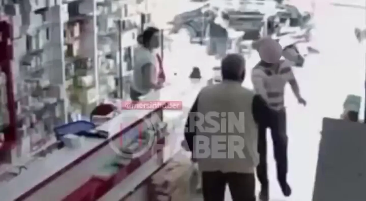 76 Yaşındaki Vatandaşa Saldıran Eczacı Kalfası İşten Çıkarıldı 76 Yaşındaki Vatandaşa Saldıran Eczacı Kalfası İşten Çıkarıldı