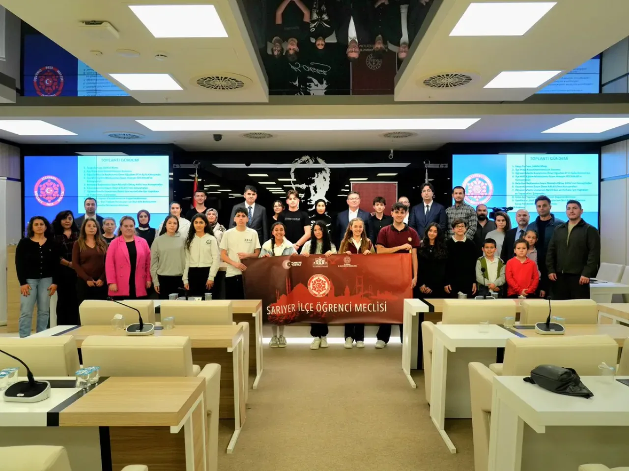 Sarıyer'de Gençlerin Demokrasi Buluşması: Öğrenci Meclisi'nde Umut Dolu Diyalog Sarıyer'de Gençlerin Demokrasi Buluşması: Öğrenci Meclisi'nde Umut Dolu Diyalog