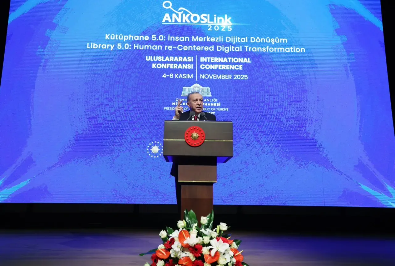 Kütüphane 5.0 ve Dijital Dönüşüm Konferansı'nda Önemli Açıklamalar Kütüphane 5.0 ve Dijital Dönüşüm Konferansı'nda Önemli Açıklamalar