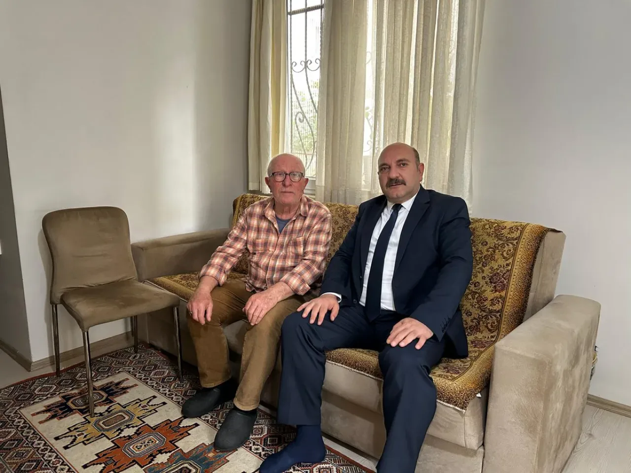 Kartal Kaymakamı Çakıcı'dan Kıbrıs Gazilerine Ziyaret Kartal Kaymakamı Çakıcı'dan Kıbrıs Gazilerine Ziyaret