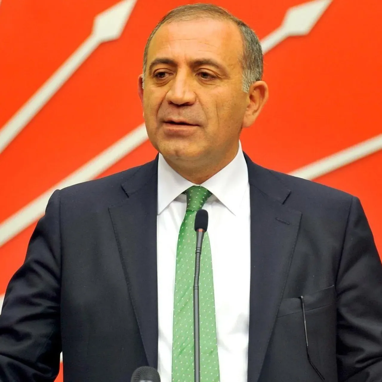Kayyum Gürsel Tekin'in Banka Hesaplarına Erişim İçin Mahkemeden İzin İstediği Bildirildi Kayyum Gürsel Tekin'in Banka Hesaplarına Erişim İçin Mahkemeden İzin İstediği Bildirildi