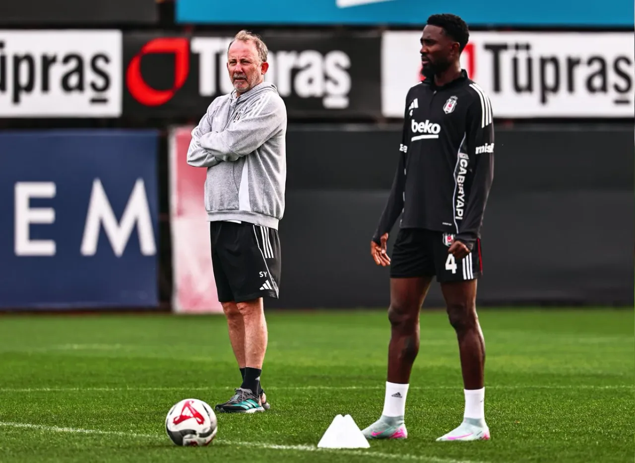 Beşiktaş'ta Antalyaspor Hazırlığında Üç Önemli İsim Yok Beşiktaş'ta Antalyaspor Hazırlığında Üç Önemli İsim Yok
