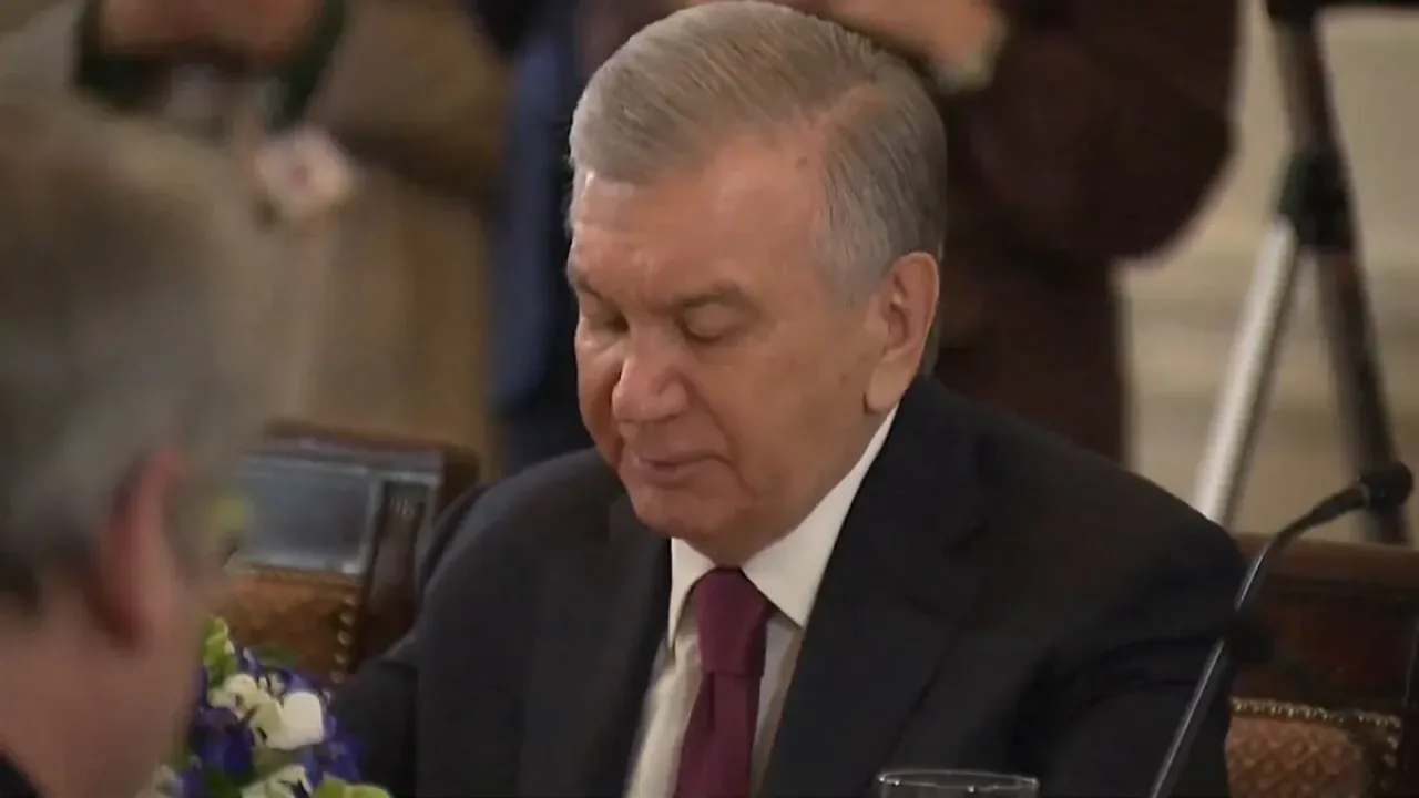 Trump'tan Özbekistan Lideri Mirziyoyev'e: "Rusya-Ukrayna Savaşını Siz Durdurursunuz" Trump'tan Özbekistan Lideri Mirziyoyev'e: "Rusya-Ukrayna Savaşını Siz Durdurursunuz"