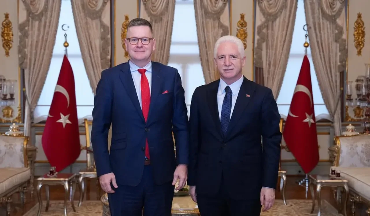 ABD İstanbul Başkonsolosu Michael Lally, Vali Davut Gül'ü Ziyaret Etti ABD İstanbul Başkonsolosu Michael Lally, Vali Davut Gül'ü Ziyaret Etti